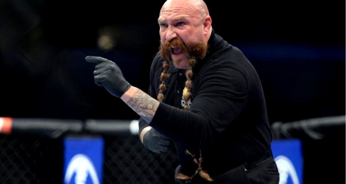 Referee Mike Beltran screaming with the best beard ever