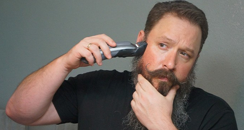 Man fading his beard with his hair